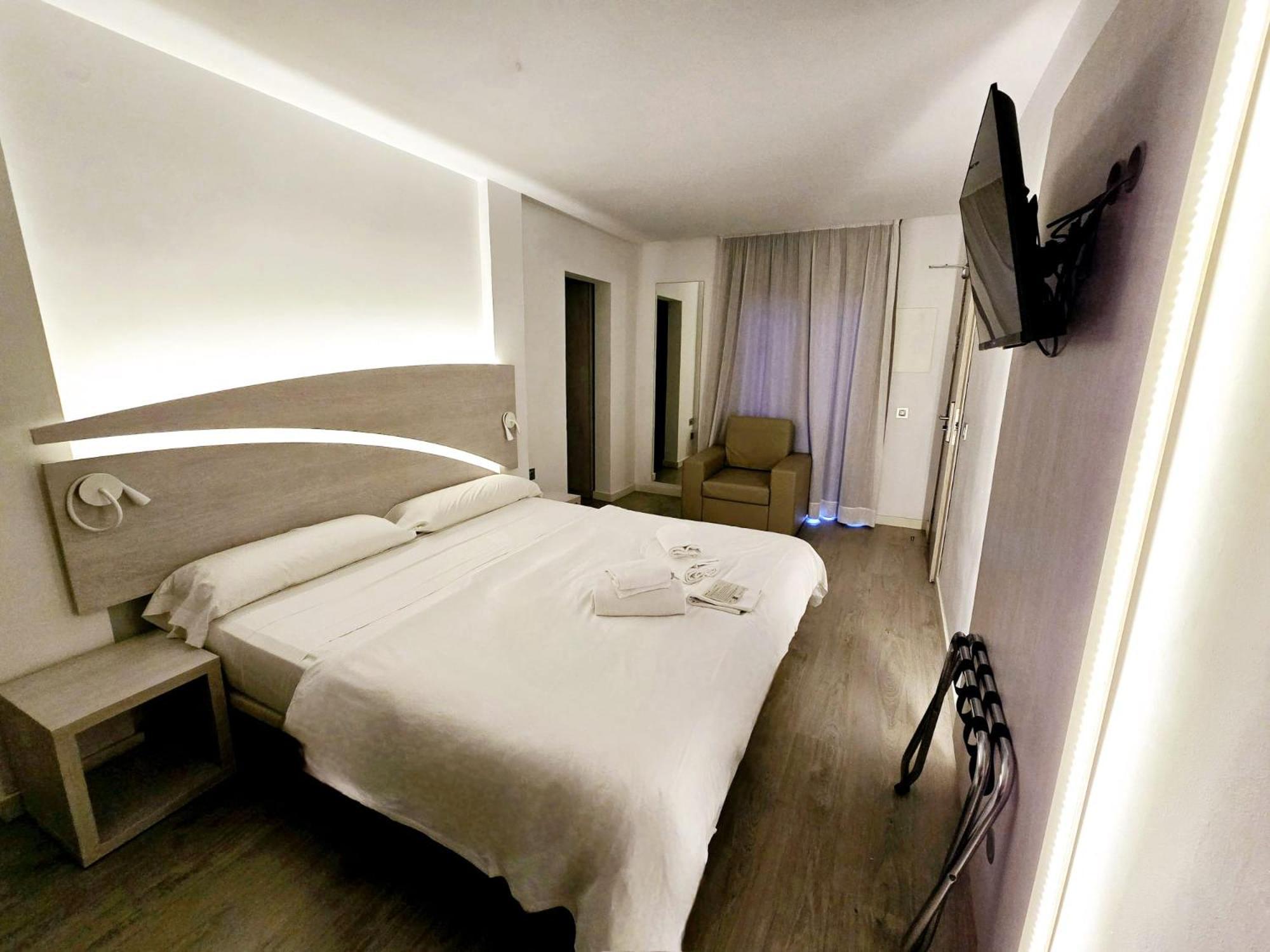 Llaut Boutique Hotel (Adults Only) Can Picafort  Zimmer foto
